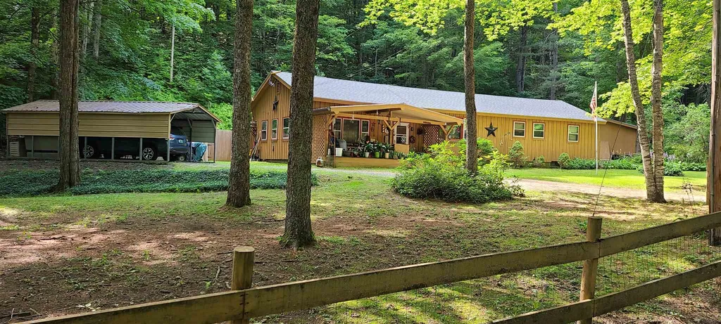 466 Rustic Road Hartford VT 05001-3715
