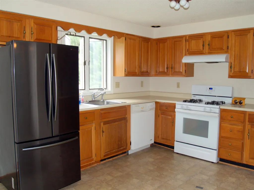 5l Bonnie Lane Derry NH 03038