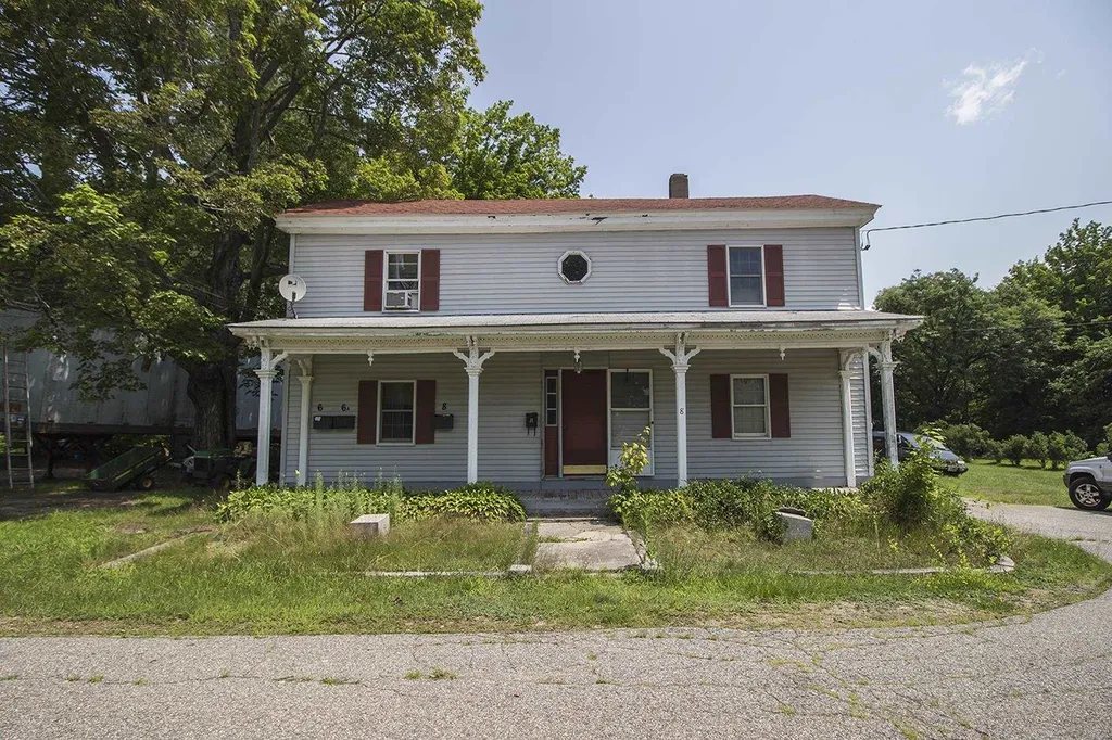 8 Turnpike Street Pembroke NH 03275