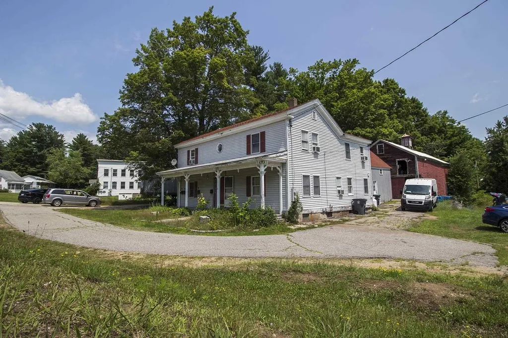 8 Turnpike Street Pembroke NH 03275