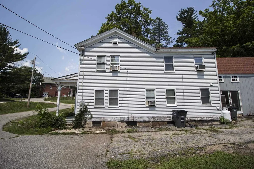 8 Turnpike Street Pembroke NH 03275