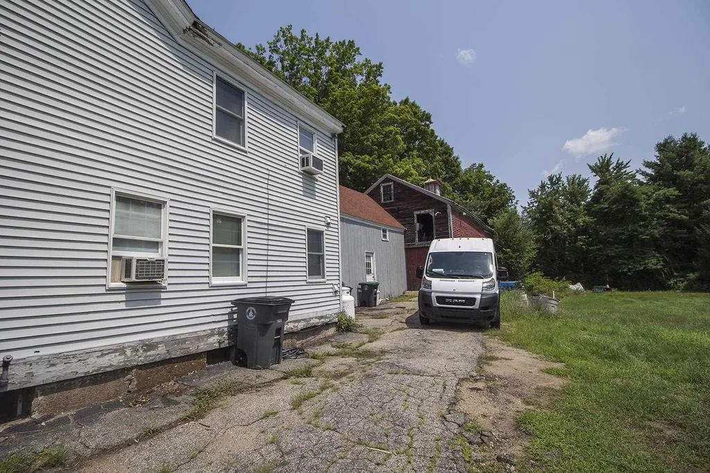 8 Turnpike Street Pembroke NH 03275