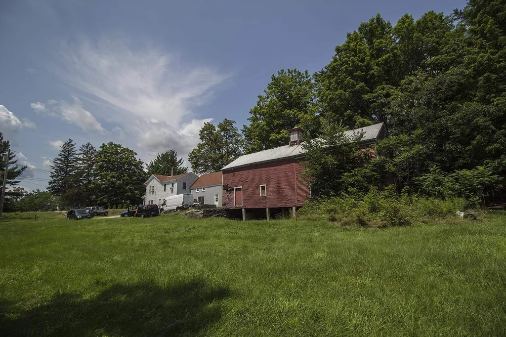 8 Turnpike Street Pembroke NH 03275