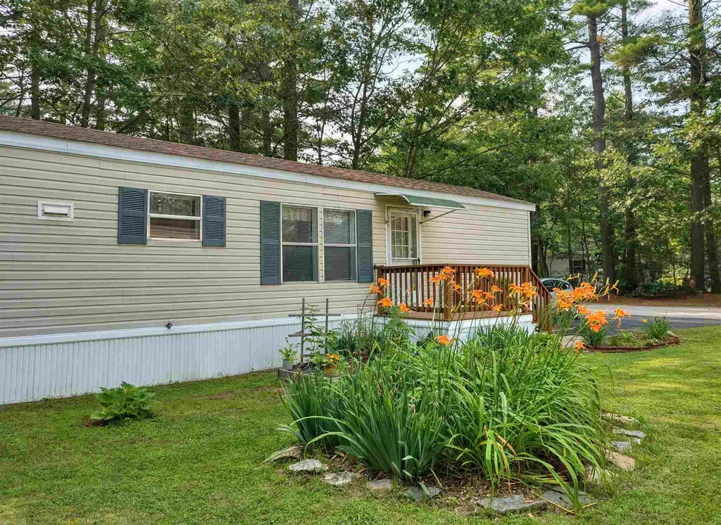 21 Colonial Village Somersworth NH 03878