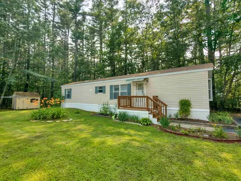21 Colonial Village Somersworth NH 03878