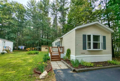 21 Colonial Village Somersworth NH 03878