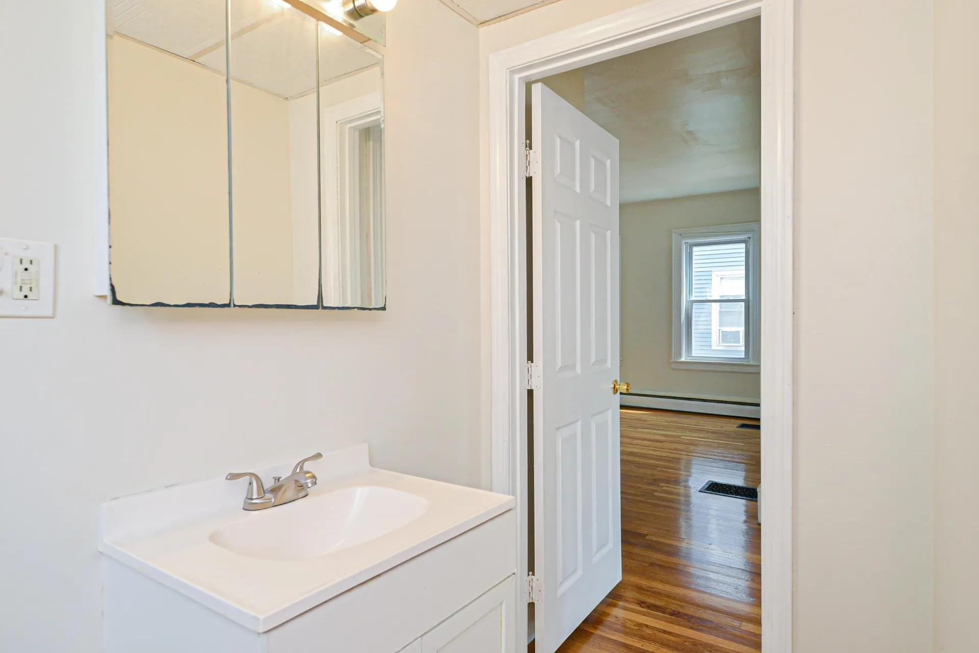 43 Kinsley Street Nashua NH 03060