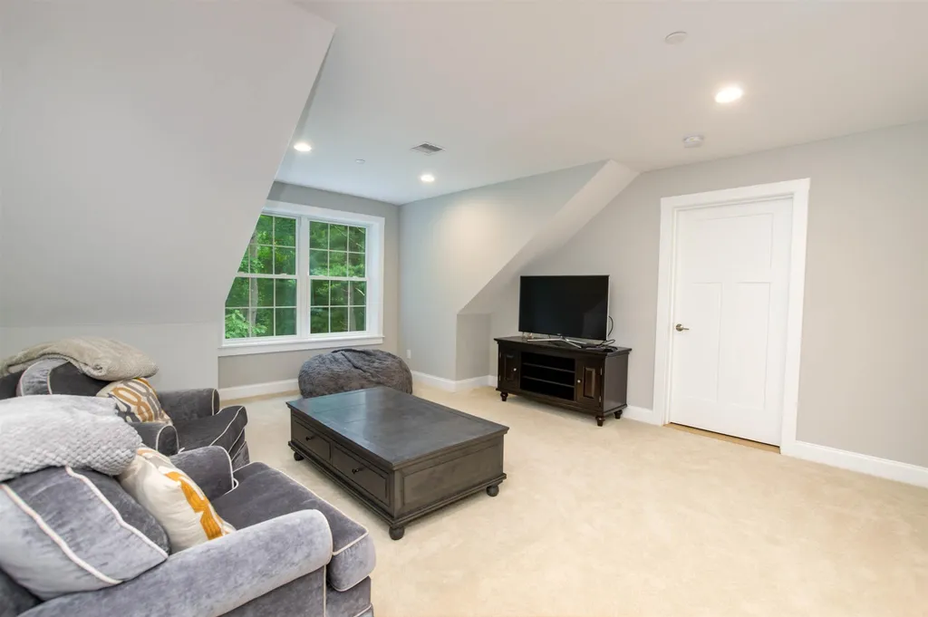 1163 Sagamore Avenue Portsmouth NH 03801