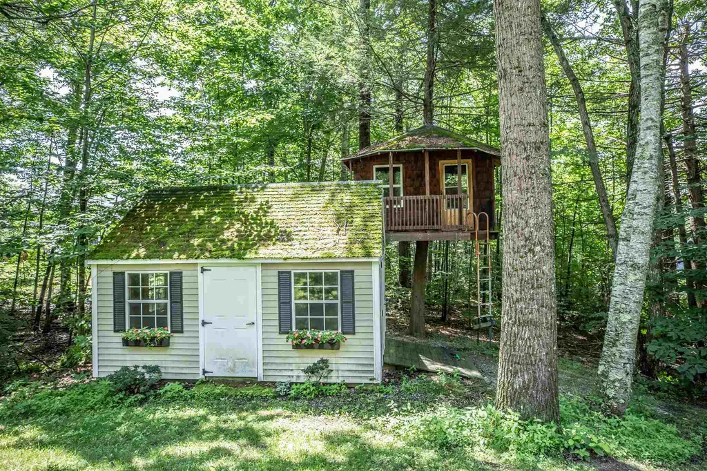 6 Normand Circle Bedford NH 03110