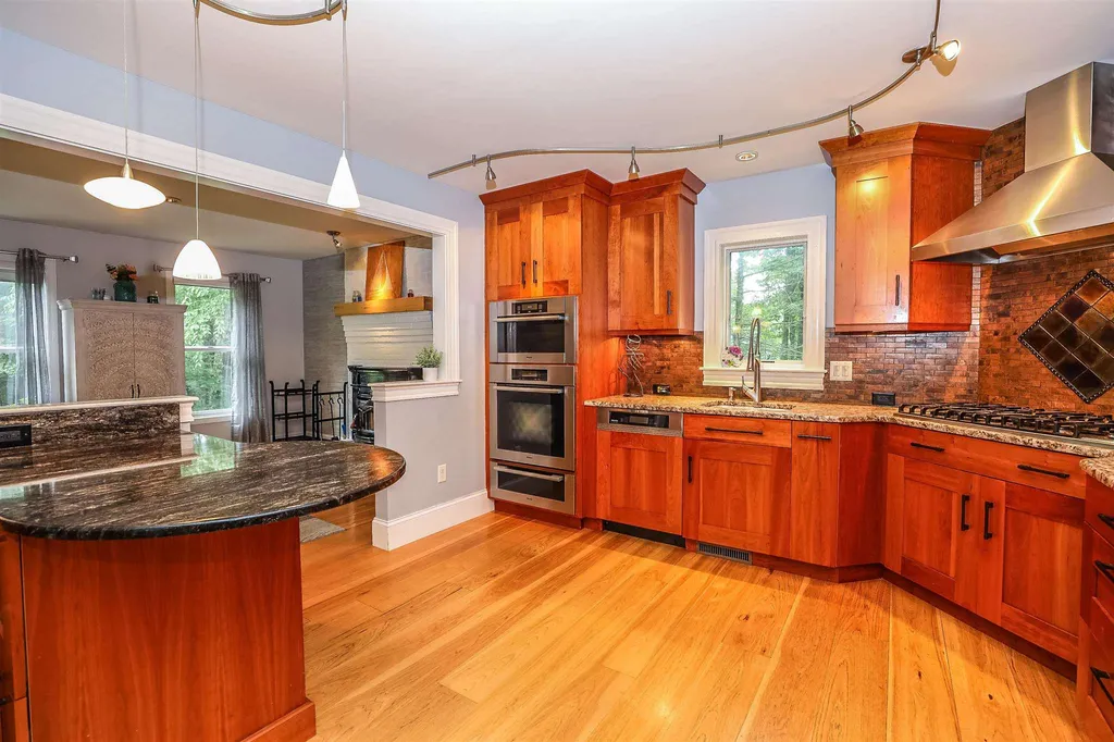 6 Normand Circle Bedford NH 03110