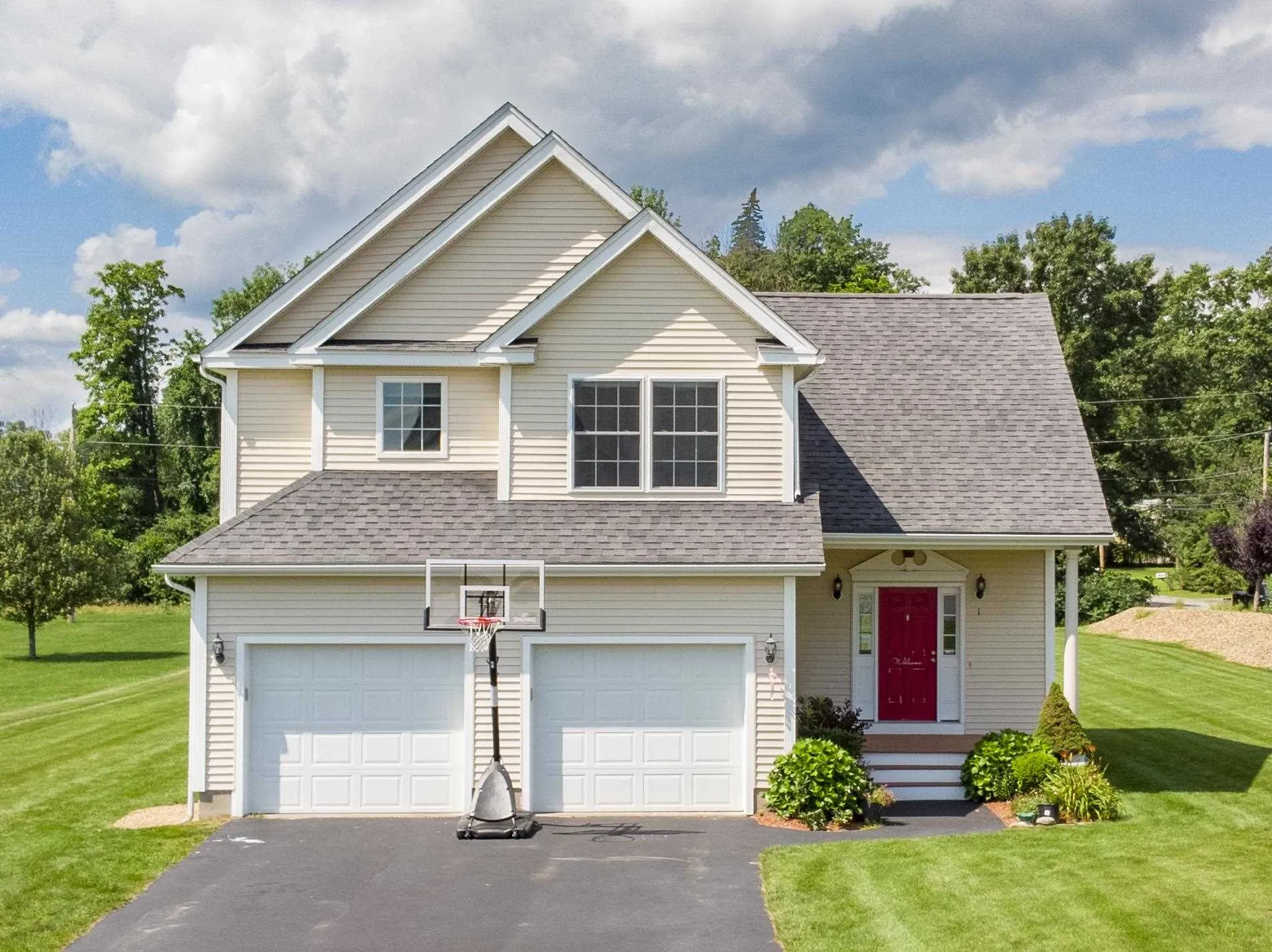 1 Shoreline Drive Hudson NH 03051