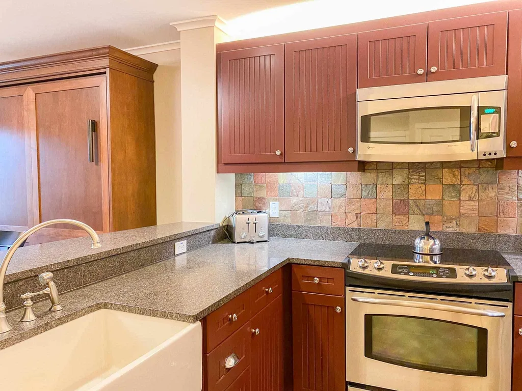 639/641 Jackson Gore Bixby House Ludlow VT 05149