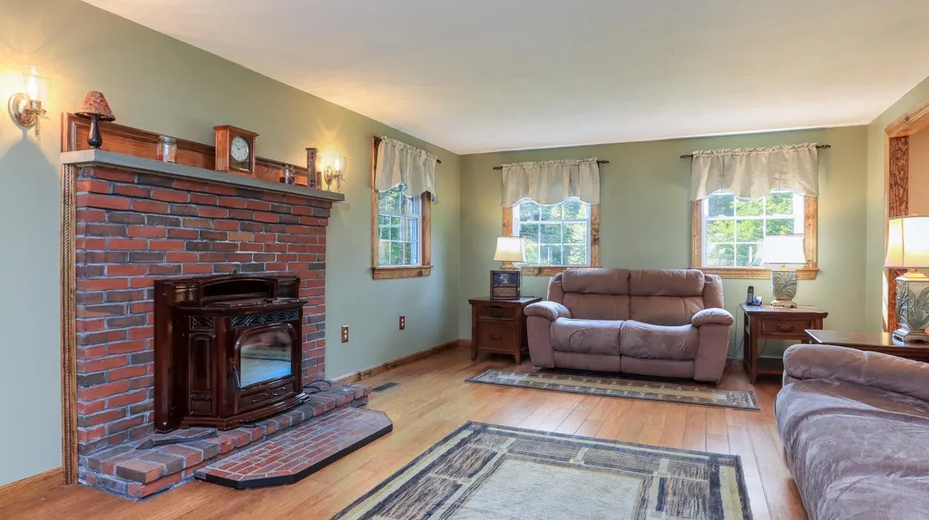 6 Kennedy Drive Pelham NH 03076