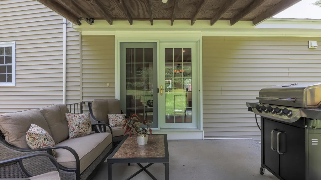 6 Kennedy Drive Pelham NH 03076