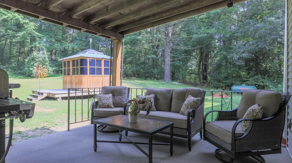 6 Kennedy Drive Pelham NH 03076