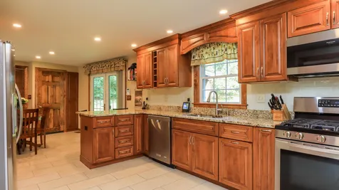 6 Kennedy Drive Pelham NH 03076