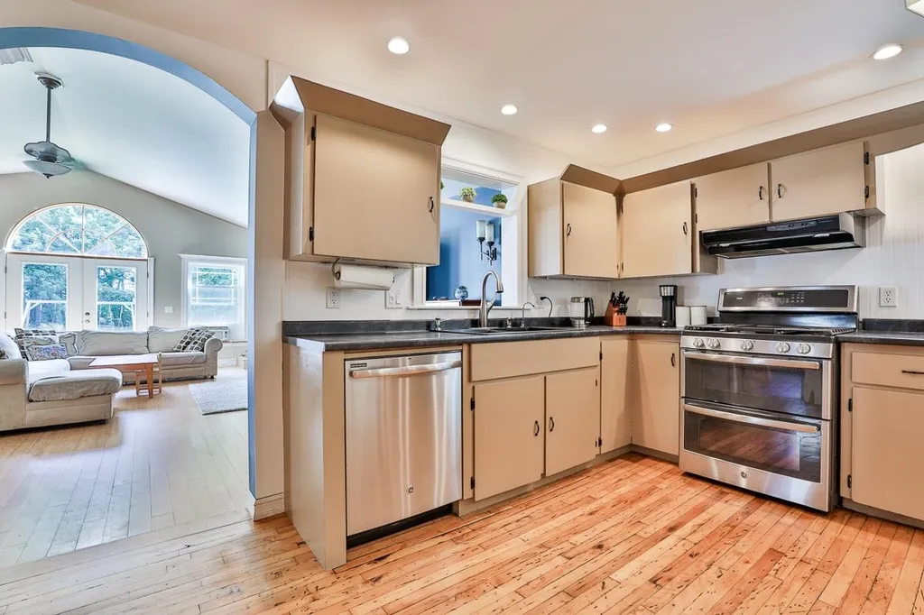 121 Bailey Avenue Manchester NH 03104