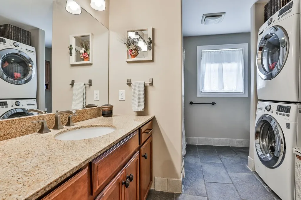 121 Bailey Avenue Manchester NH 03104