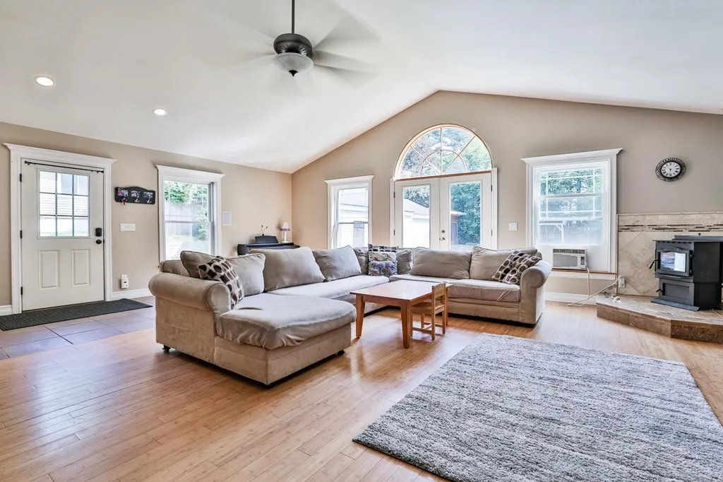 121 Bailey Avenue Manchester NH 03104