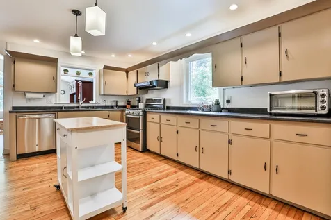 121 Bailey Avenue Manchester NH 03104