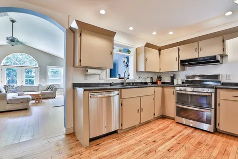 121 Bailey Avenue Manchester NH 03104