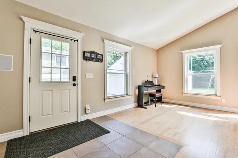 121 Bailey Avenue Manchester NH 03104