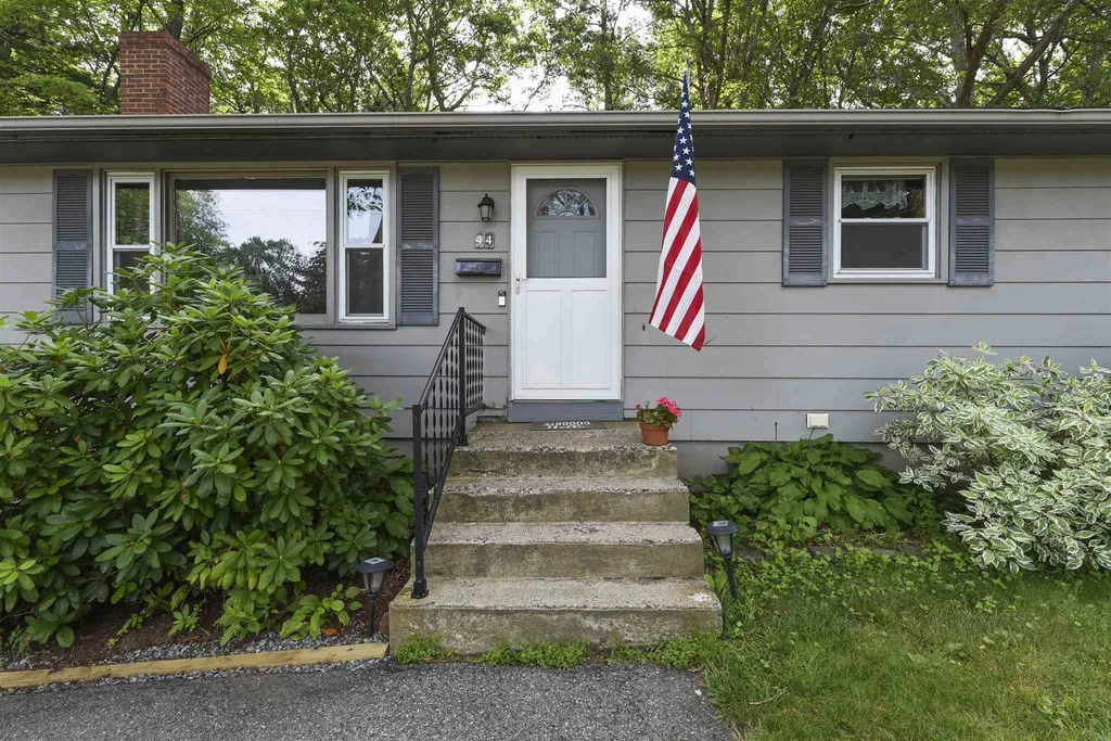 44 Harding Road Portsmouth NH 03801