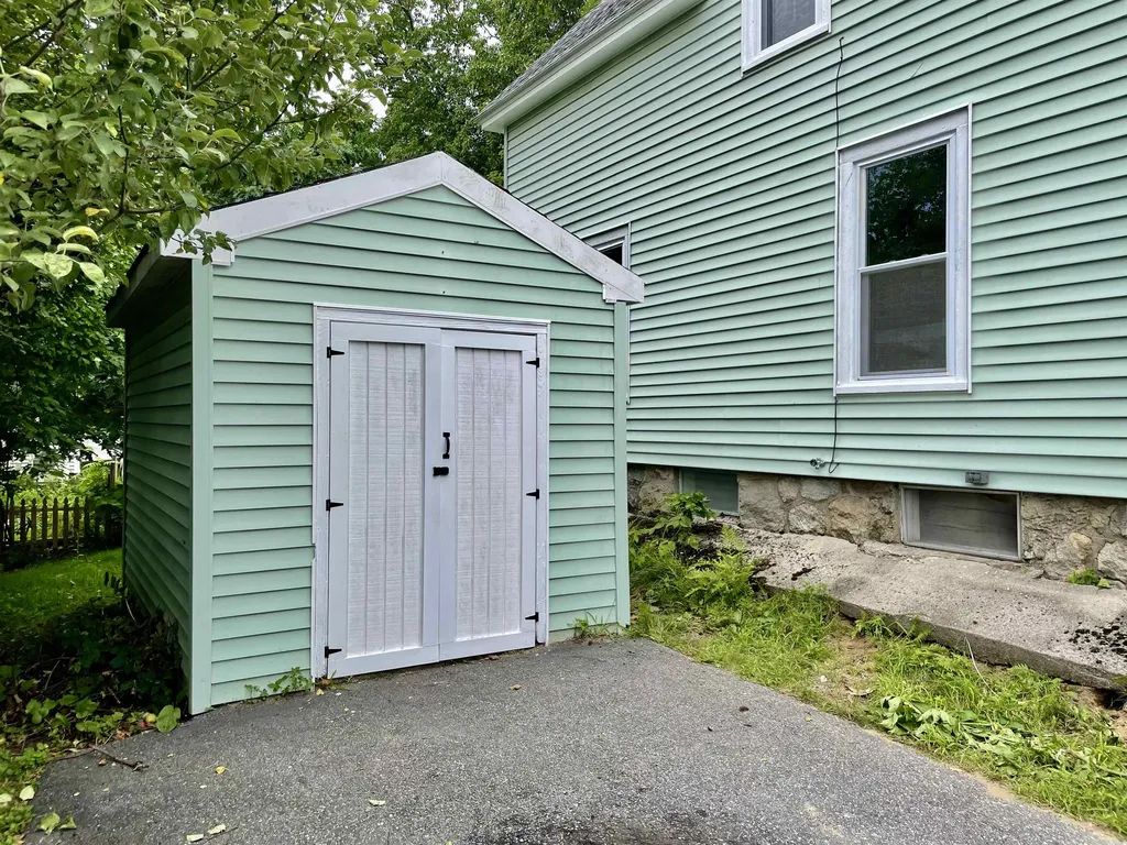 4 Laurel Street Derry NH 03038