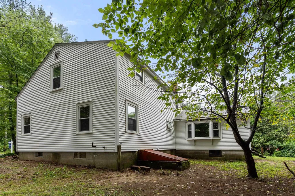 11 Derry Lane Hudson NH 03051