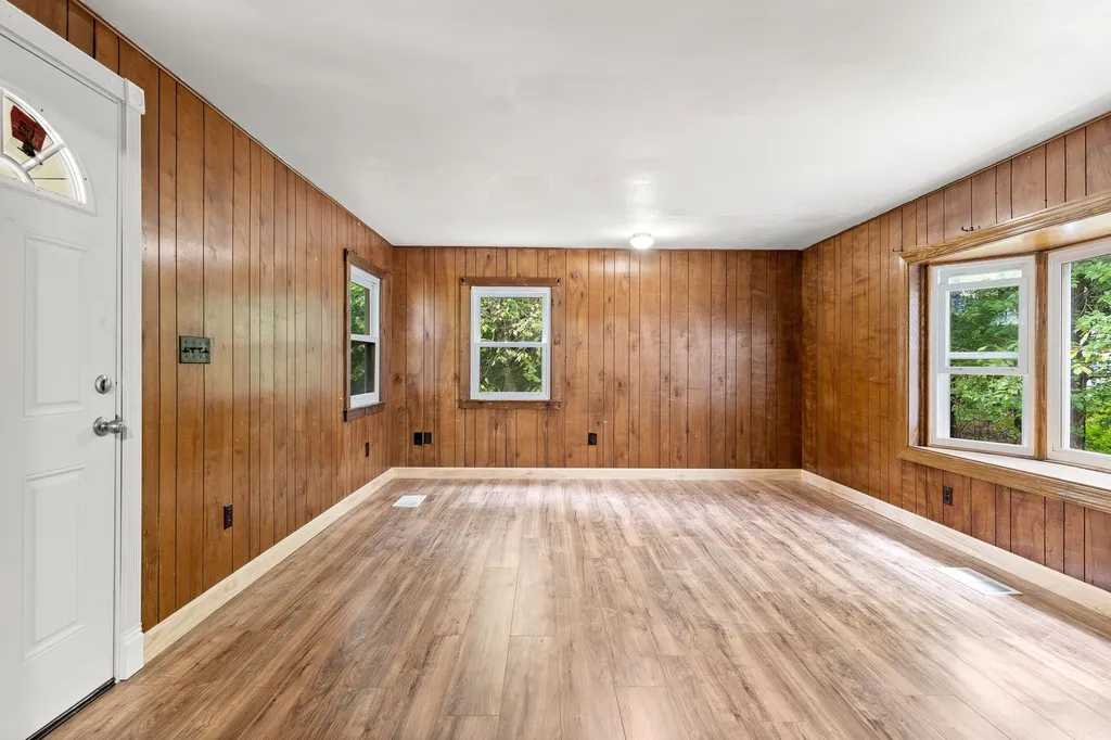 11 Derry Lane Hudson NH 03051