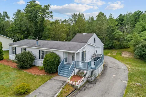 8 Welch Lane Raymond NH 03077