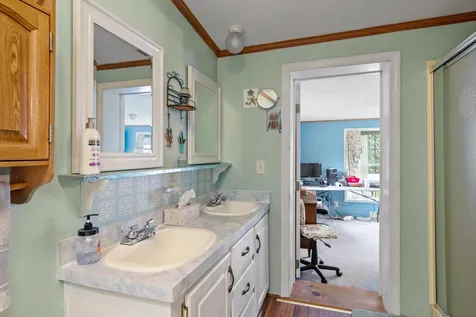 8 Welch Lane Raymond NH 03077