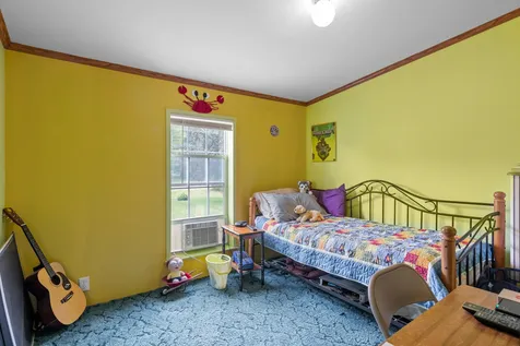 8 Welch Lane Raymond NH 03077
