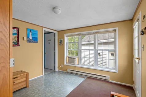 8 Welch Lane Raymond NH 03077