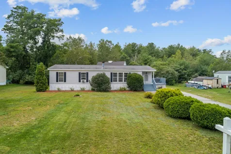 8 Welch Lane Raymond NH 03077