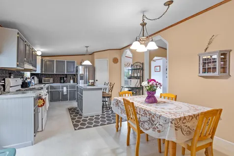 8 Welch Lane Raymond NH 03077
