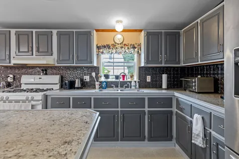 8 Welch Lane Raymond NH 03077