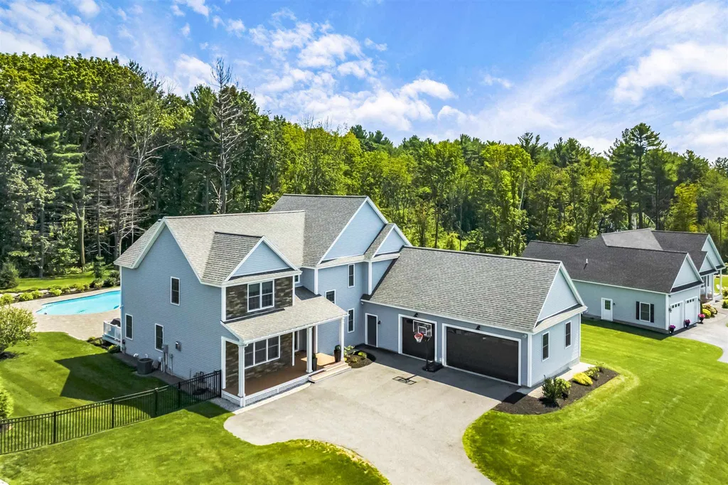 31 Lamplighter Lane Salem NH 03079