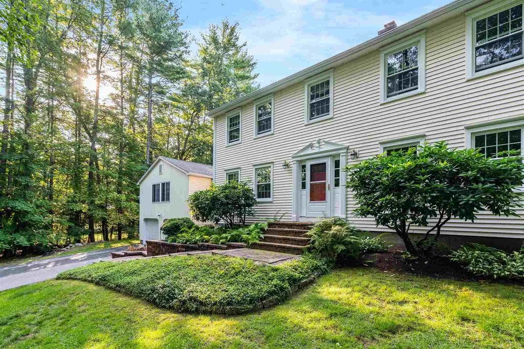 6 Hemlock Drive Bedford NH 03110
