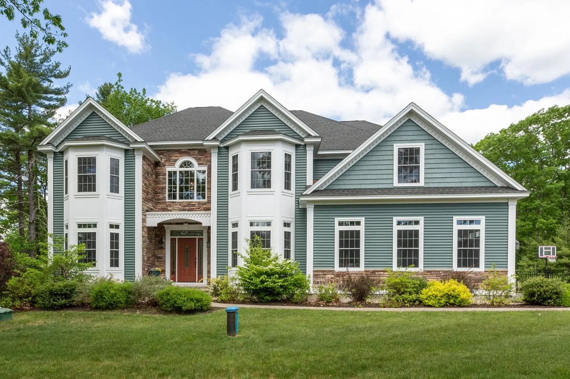 29 London Bridge Road Windham NH 03087