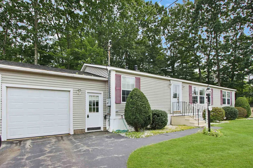 107 Ledgewood Drive Hampstead NH 03841