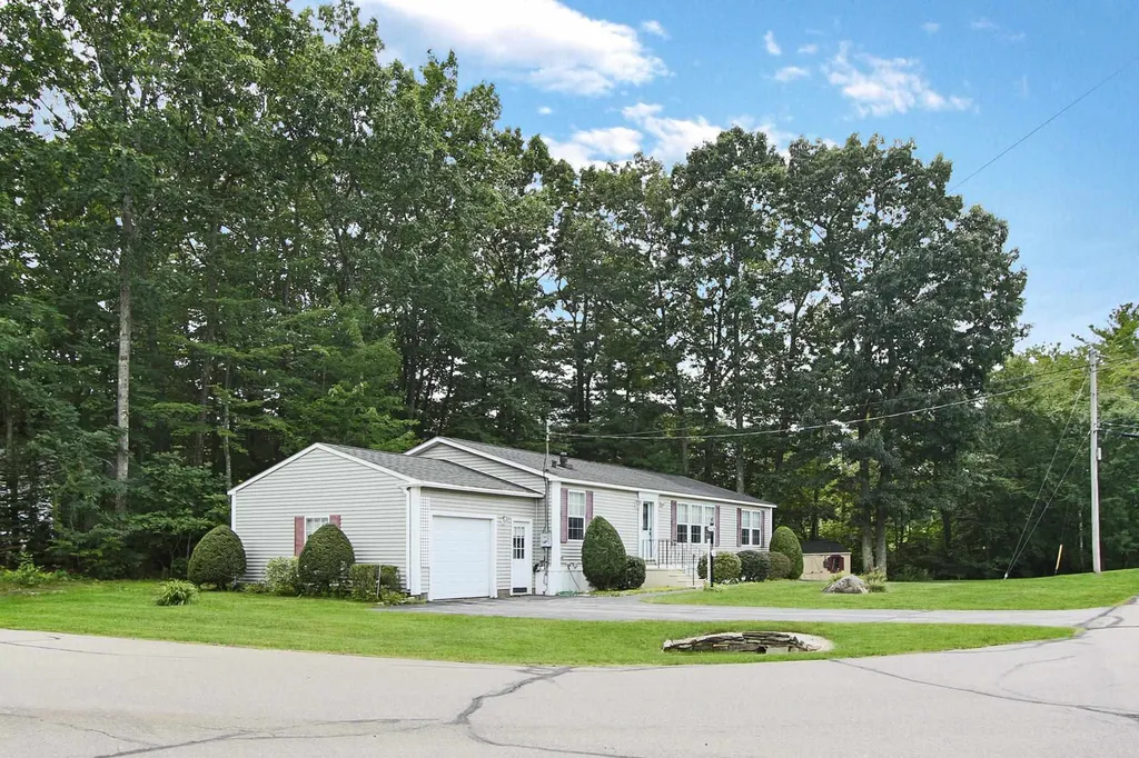 107 Ledgewood Drive Hampstead NH 03841