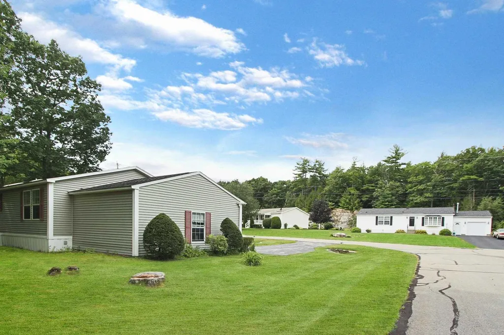 107 Ledgewood Drive Hampstead NH 03841