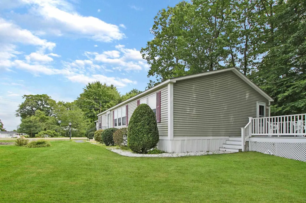 107 Ledgewood Drive Hampstead NH 03841