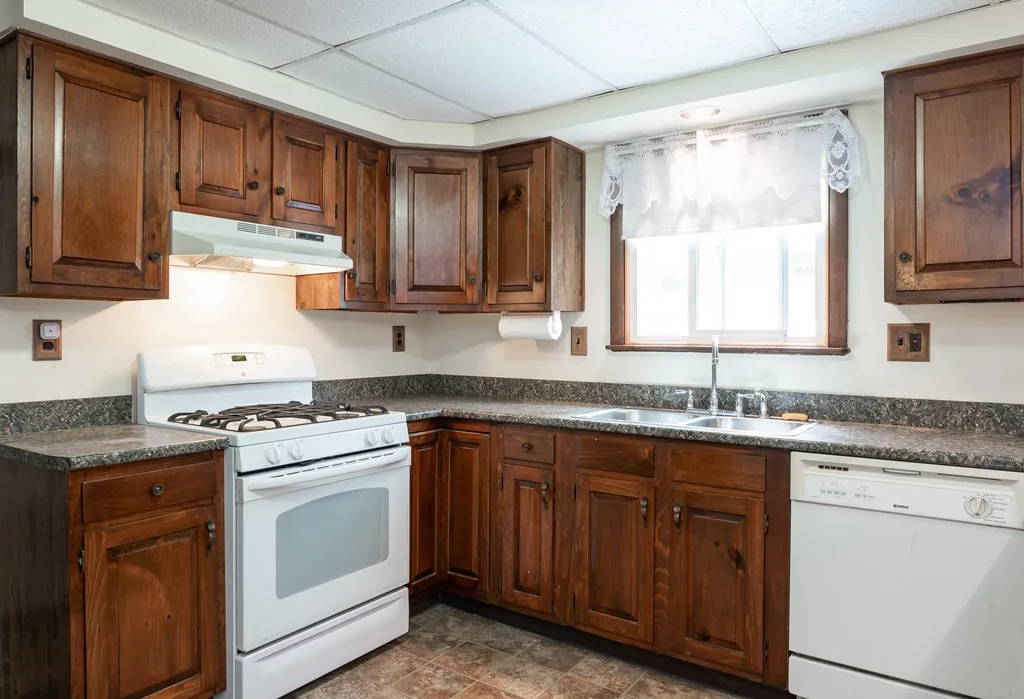 4 Bruce Street Nashua NH 03064