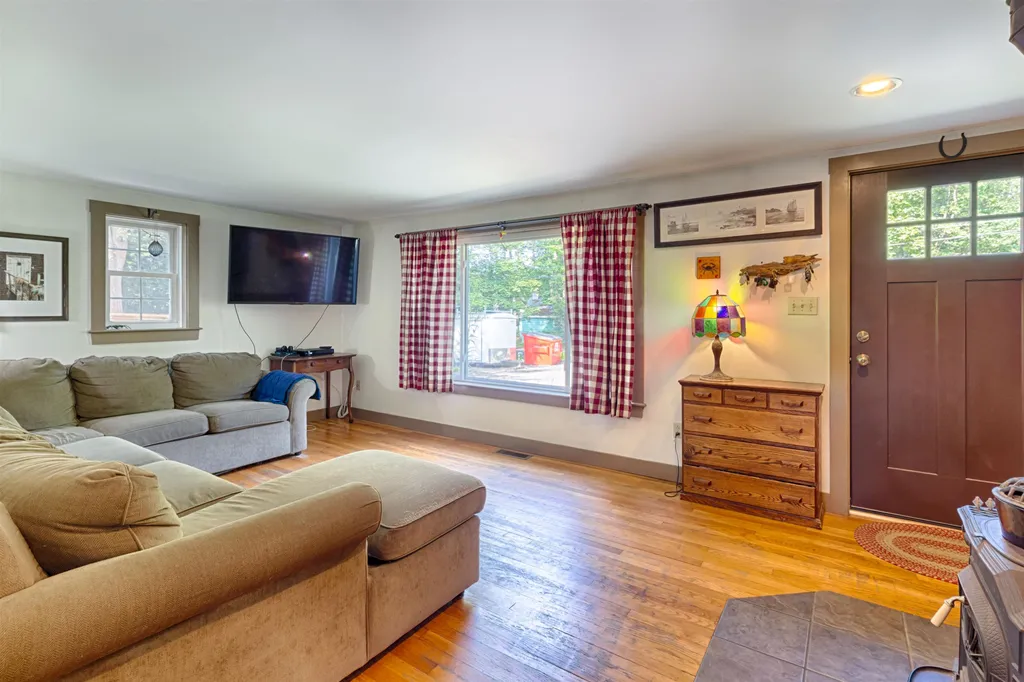 15 Robin Hood Drive Nottingham NH 03290
