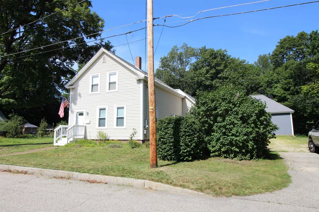 8 Weare Street Rochester NH 03868