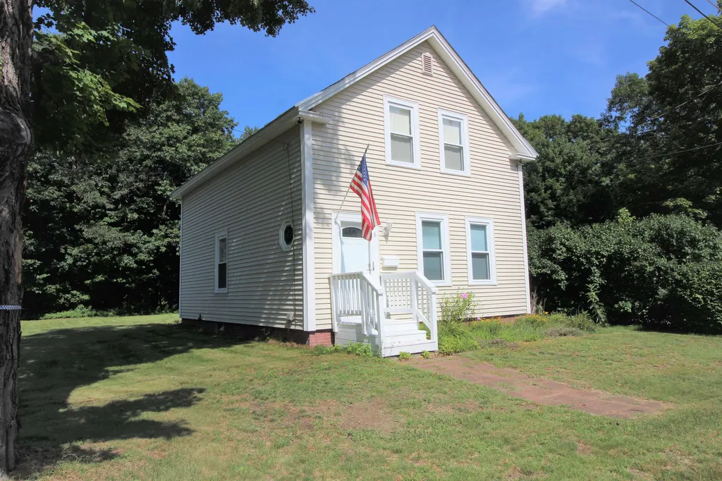 8 Weare Street Rochester NH 03868