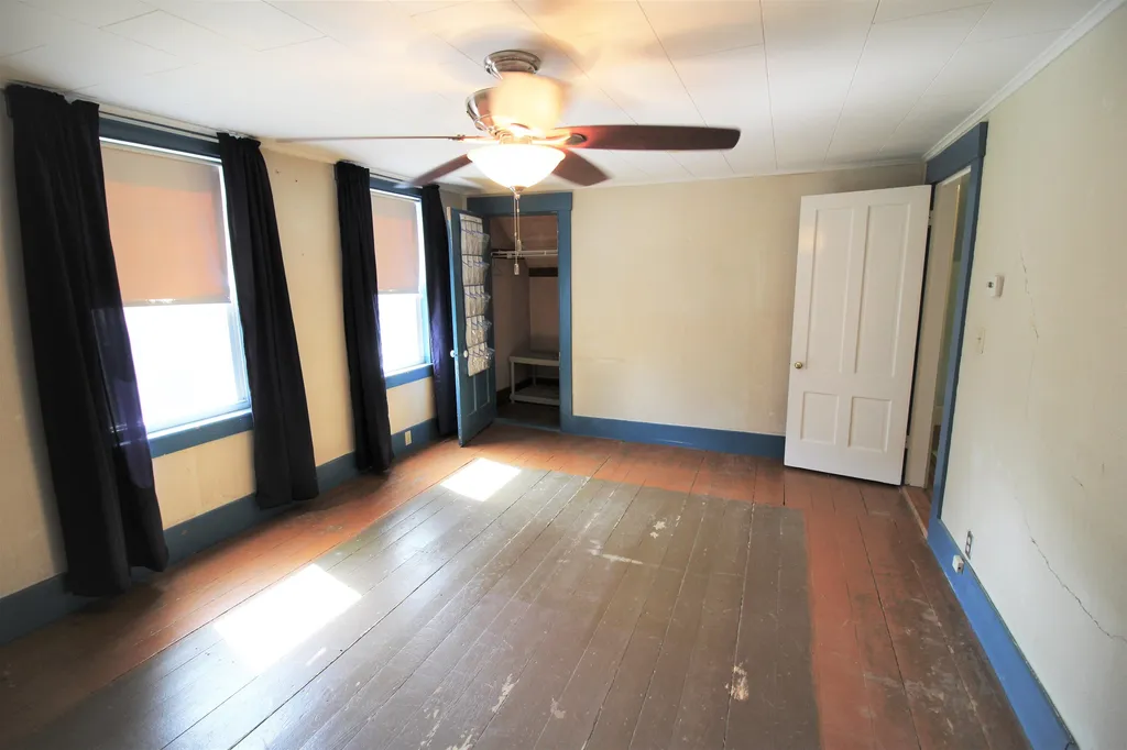 8 Weare Street Rochester NH 03868