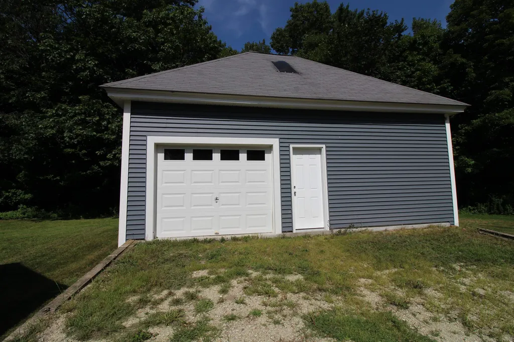8 Weare Street Rochester NH 03868